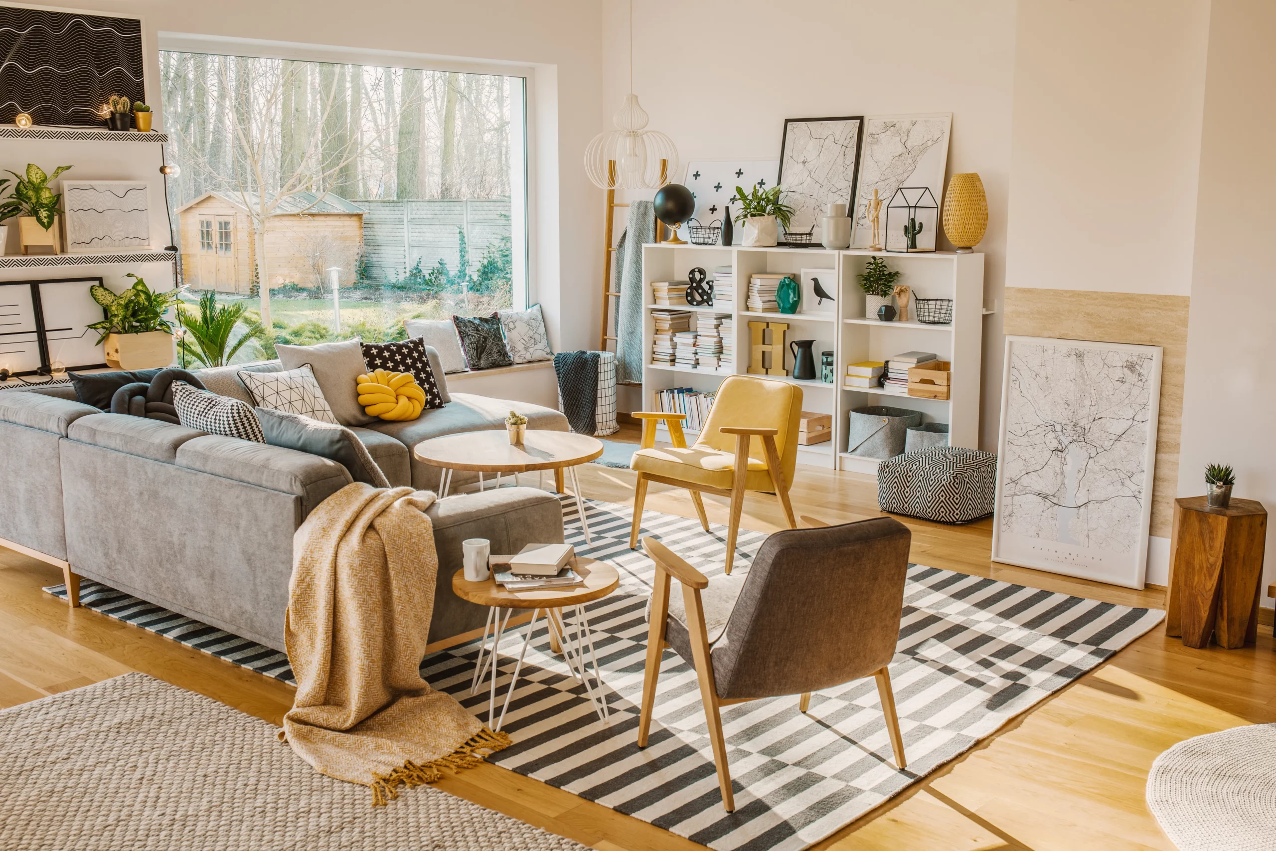 AdobeStock_206227249_result Kvinna städar bänk i Stockholm